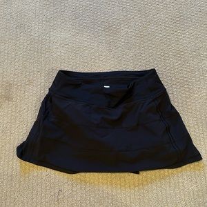 BLACK LULULEMON SKIRT